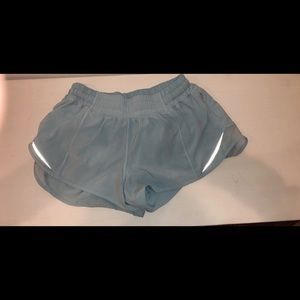SIZE 6 HOTTY HOT (SHORT *2.5*) LULU LEMON SHORTS